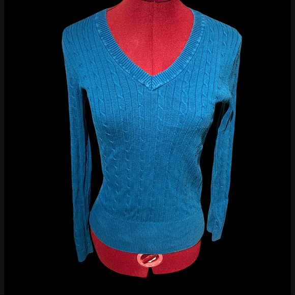 Tommy Hilfiger Tops - Tommy Hilfiger blue knit V-neck long sleeve shirt, Small